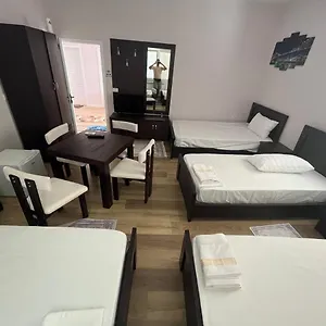 Bujtina , Berat Albanie